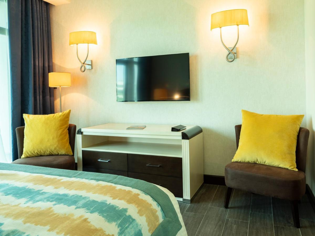 Retaj Salwa Resort&Spa Ad-Dauha Zewnętrze zdjęcie A television in a hotel room