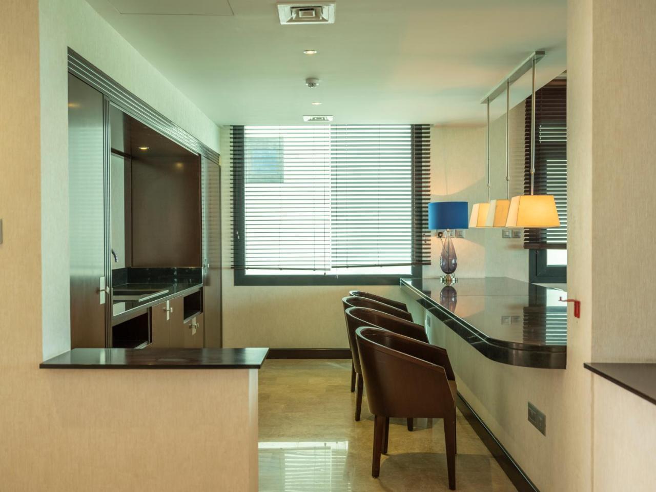 Retaj Salwa Resort&Spa Ad-Dauha Zewnętrze zdjęcie A kitchen in a serviced apartment